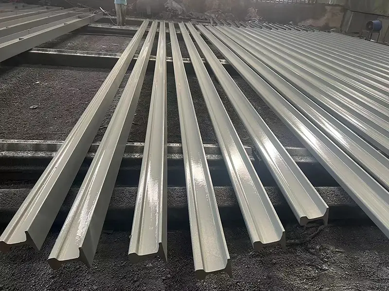Epoxy zinc primer applied on JIS 50N steel rail (100 microns)