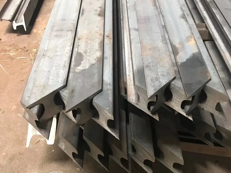 Angled rail end cutting on rails for special track welding