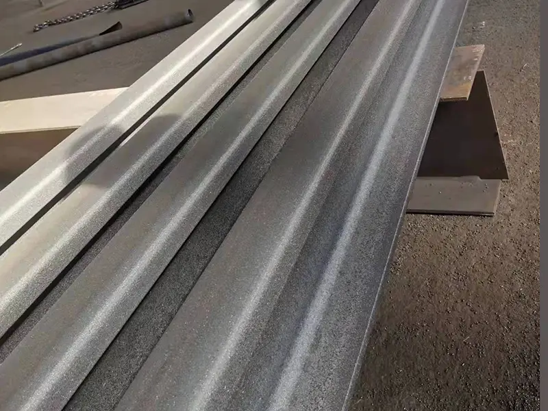Anti-rust primer layer on rails for outdoor storage protection