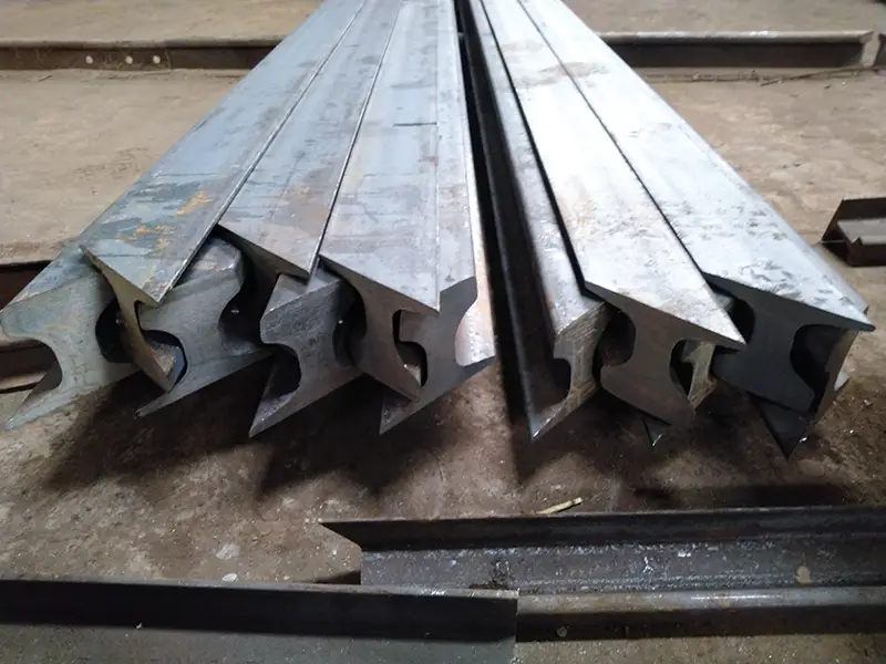 Angled rail end cutting on rail for special track welding