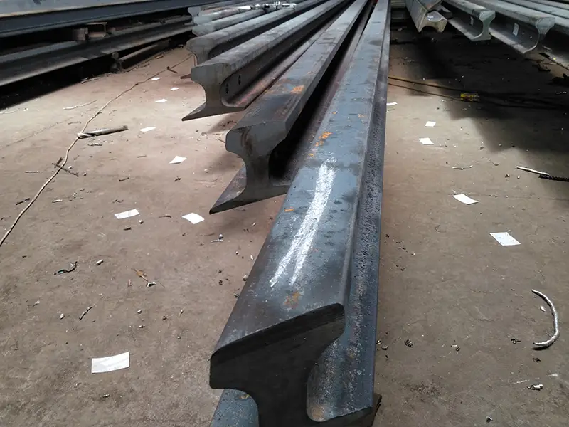 Angled rail end cutting on steel rail for special track layout