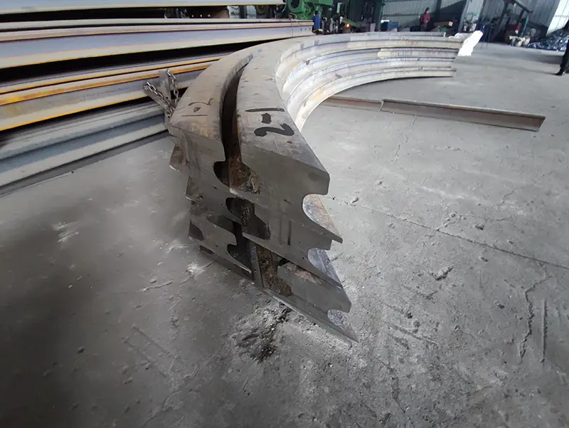 Factory rail bending process on steel rails