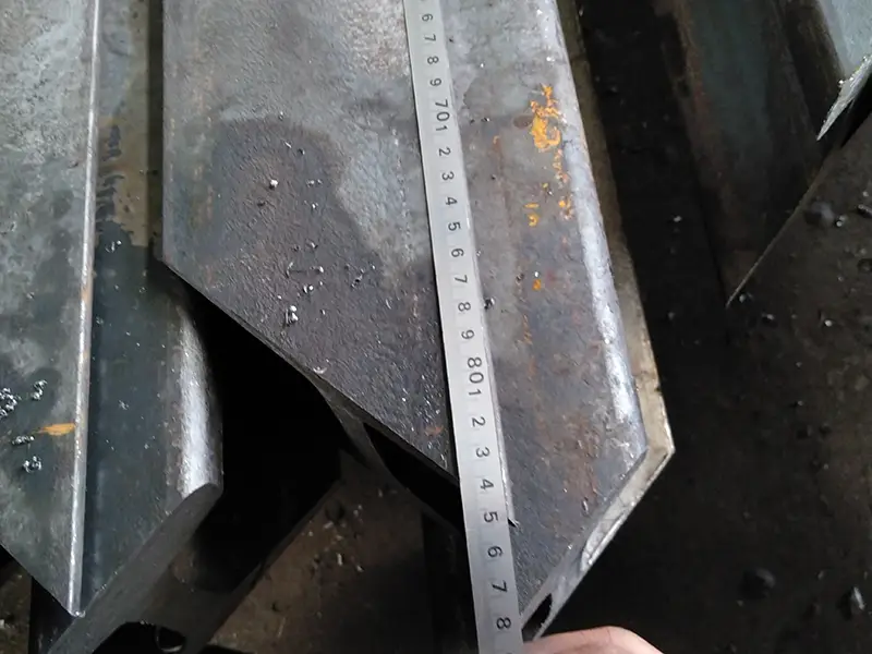 Precision cutting of rail section for customized lengths