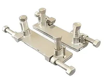 Tool for aligning rail ends before welding