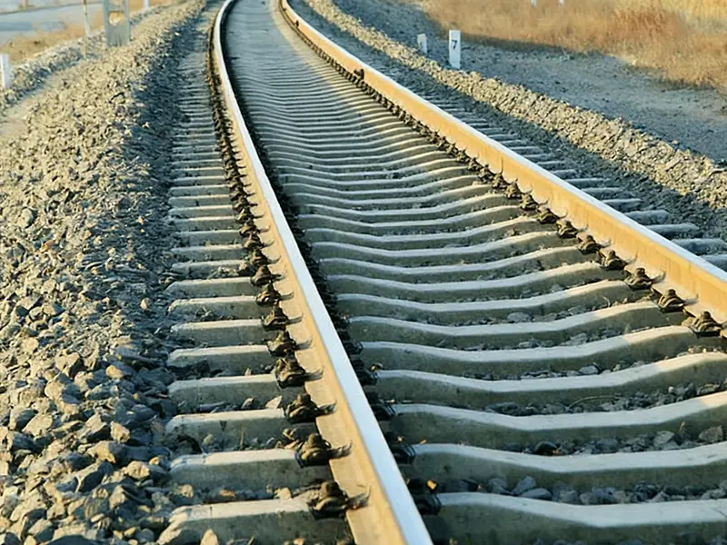 curved railway track using bent rails