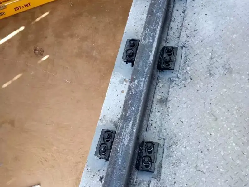 crane rail load analysis with rail clip on rail