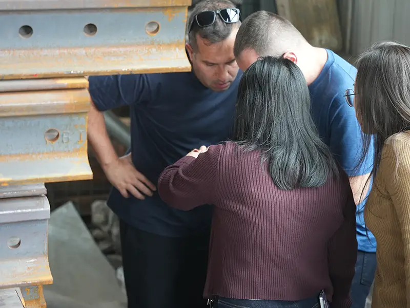 Brazil metro engineers inspect 115RE rail