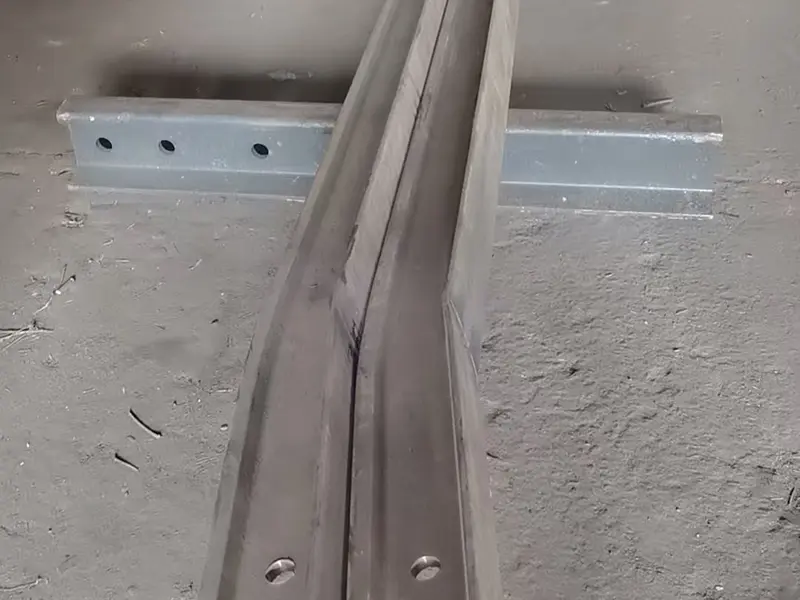 Vertically bent 30kg ASCE60 rail