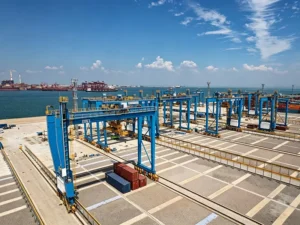 heavy duty crane rail system in port application