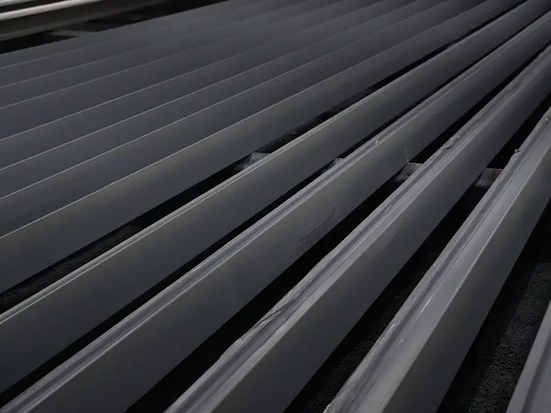 115RE rail zinc-rich primer coating application