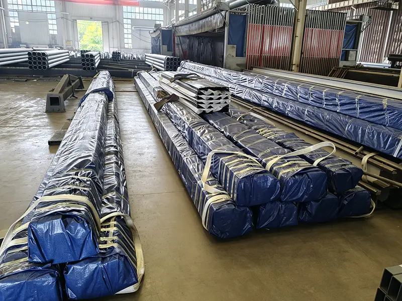 Hard plastic packaging protection for coated rails before shipment