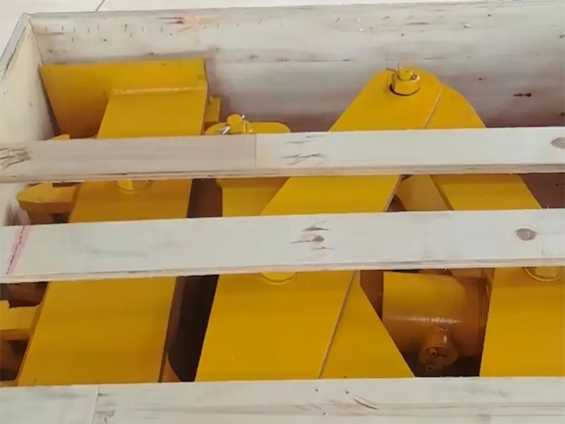 Wooden case packaging for rail equipment shipment