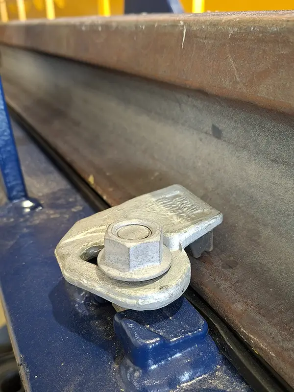 W116 rail clip securing QU70 rail on the beam
